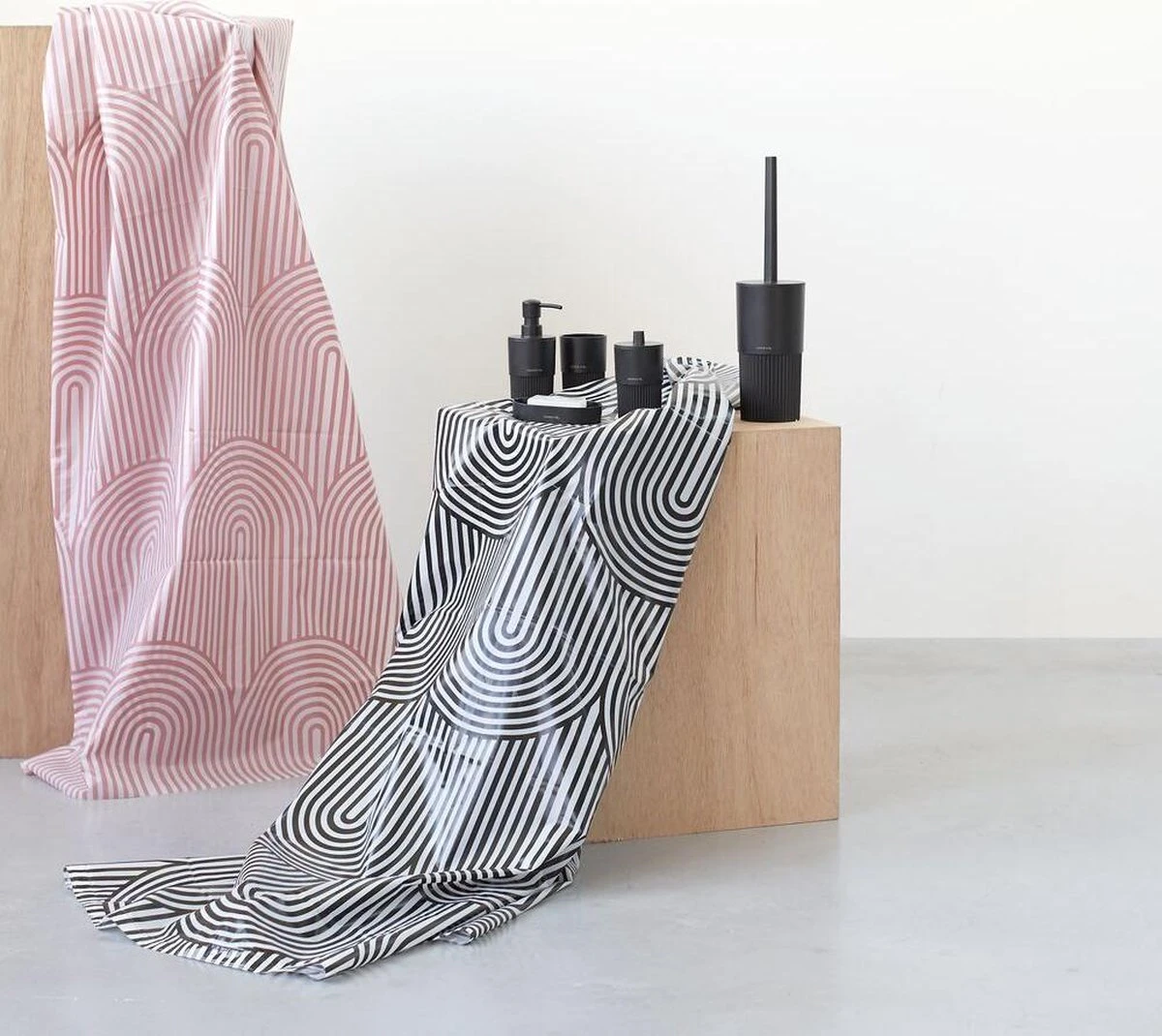 Sealskin Brave Tandenborstelbeker Vrijstaand - Zwart 7 Sealskin Brave Tandenborstelbeker Vrijstaand - Zwart - Afbeelding 7