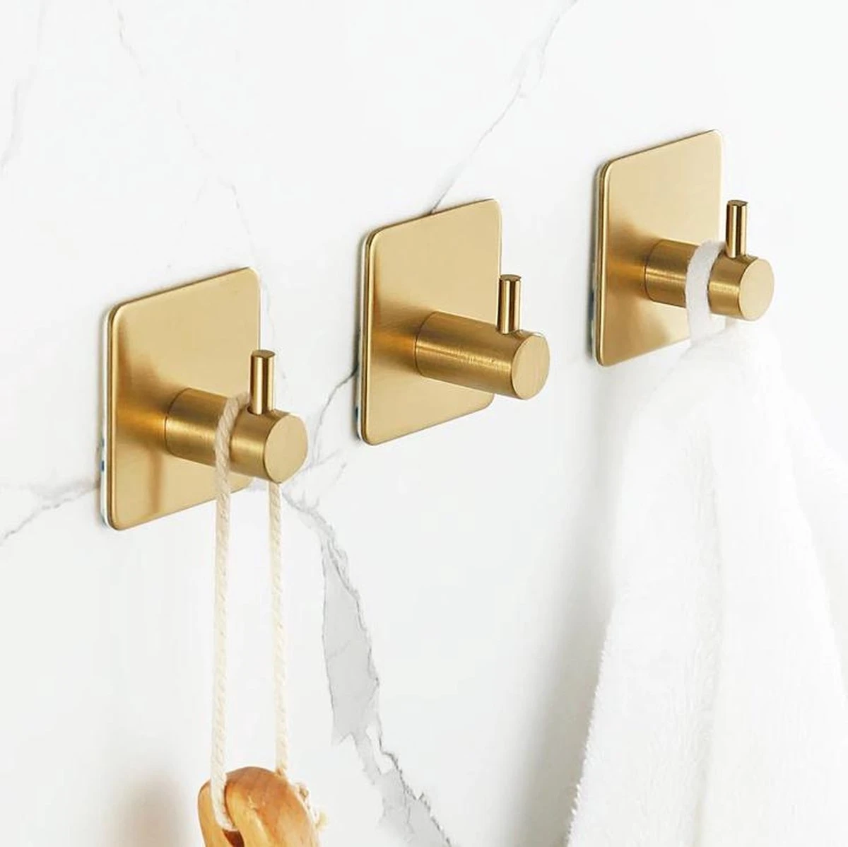 Merkloos Zelfklevende Handdoekhaakjes - Set Van 4 - Goud Kleurig - Voor Badkamer Of Keuken | Handdoekhaakjes Rvs | Handdoekhaakjes Goud Zelfklevend | Handdoekhaak Goud | Handdoek 3 Merkloos Zelfklevende Handdoekhaakjes - Set Van 4 - Goud Kleurig - Voor Badkamer Of Keuken | Handdoekhaakjes Rvs | Handdoekhaakjes Goud Zelfklevend | Handdoekhaak Goud | Handdoek - Afbeelding 3