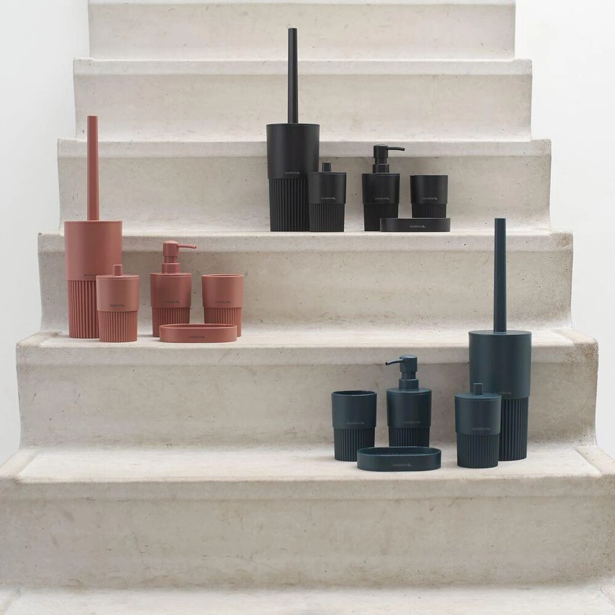 Sealskin Brave Tandenborstelbeker Vrijstaand - Zwart 6 Sealskin Brave Tandenborstelbeker Vrijstaand - Zwart - Afbeelding 6