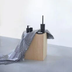 Sealskin Brave Tandenborstelbeker Vrijstaand - Zwart 18 Sealskin Brave Tandenborstelbeker Vrijstaand - Zwart -Merkloos Verkoop 1200x1200 1655