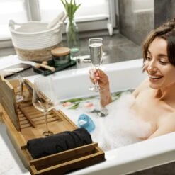 Regno Badplank Voor In Bad - Met Badkussen - Uitschuifbaar En Waterbestendig Badrek - IPad En Glashouder -Merkloos Verkoop 1200x1200 1796