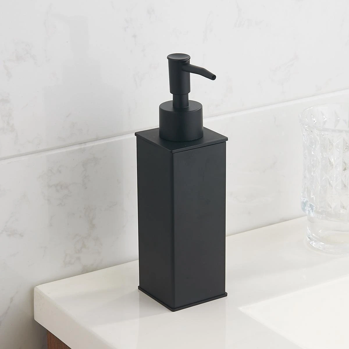 VDN Stainless Zeeppompje - Zeepdispenser - Zeeppompje Vrijstaand - Zwart - Vierkant - RVS 2 VDN Stainless Zeeppompje - Zeepdispenser - Zeeppompje Vrijstaand - Zwart - Vierkant - RVS - Afbeelding 2