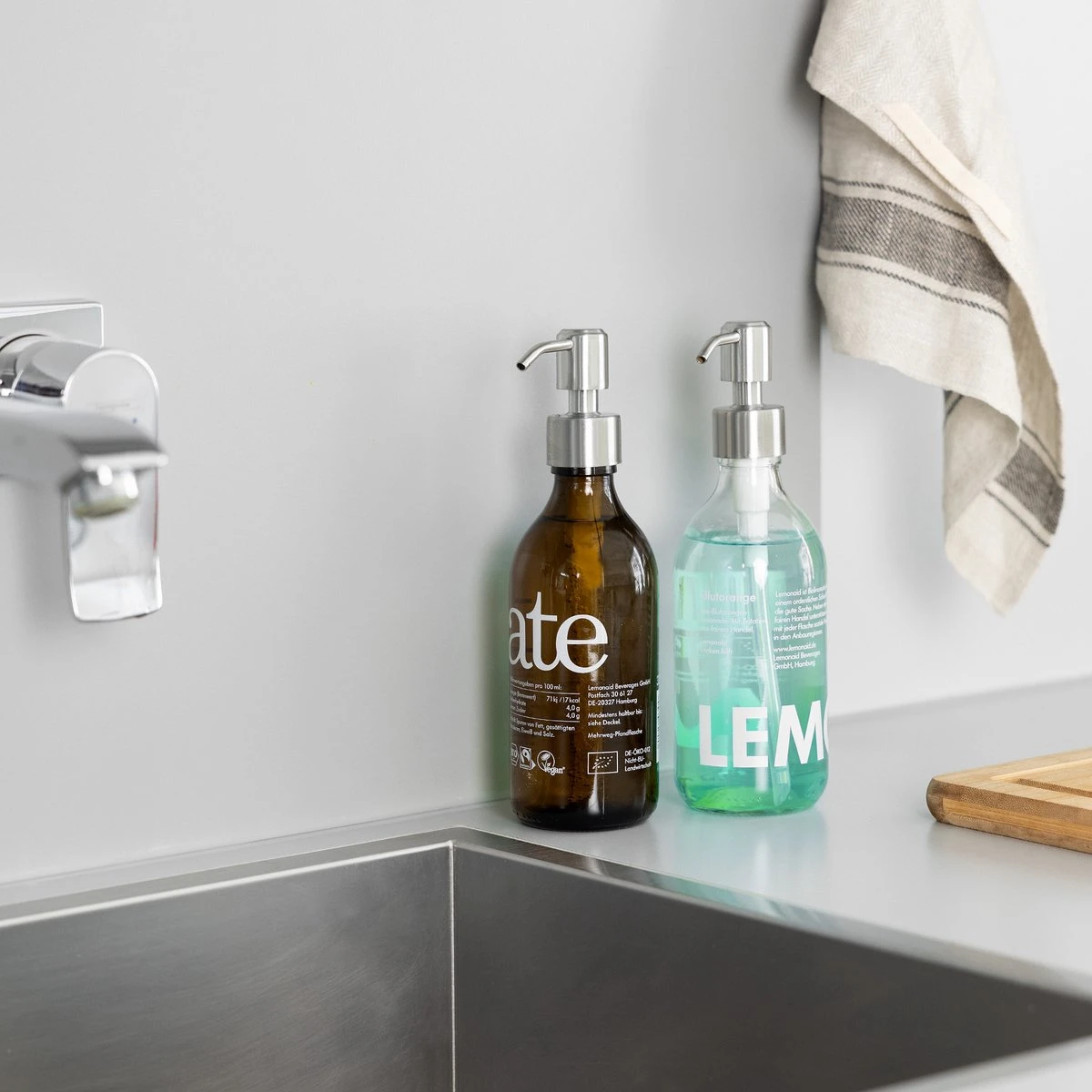 Navaris Roestvrijstalen Zeepdispenserkop Set X2 - Opschroefbare Pompkop Voor Flessen - 22-24 Mm Mondstuk Voor Vloeistof, Lotion - Zilverkleurig 6 Navaris Roestvrijstalen Zeepdispenserkop Set X2 - Opschroefbare Pompkop Voor Flessen - 22-24 Mm Mondstuk Voor Vloeistof, Lotion - Zilverkleurig - Afbeelding 6