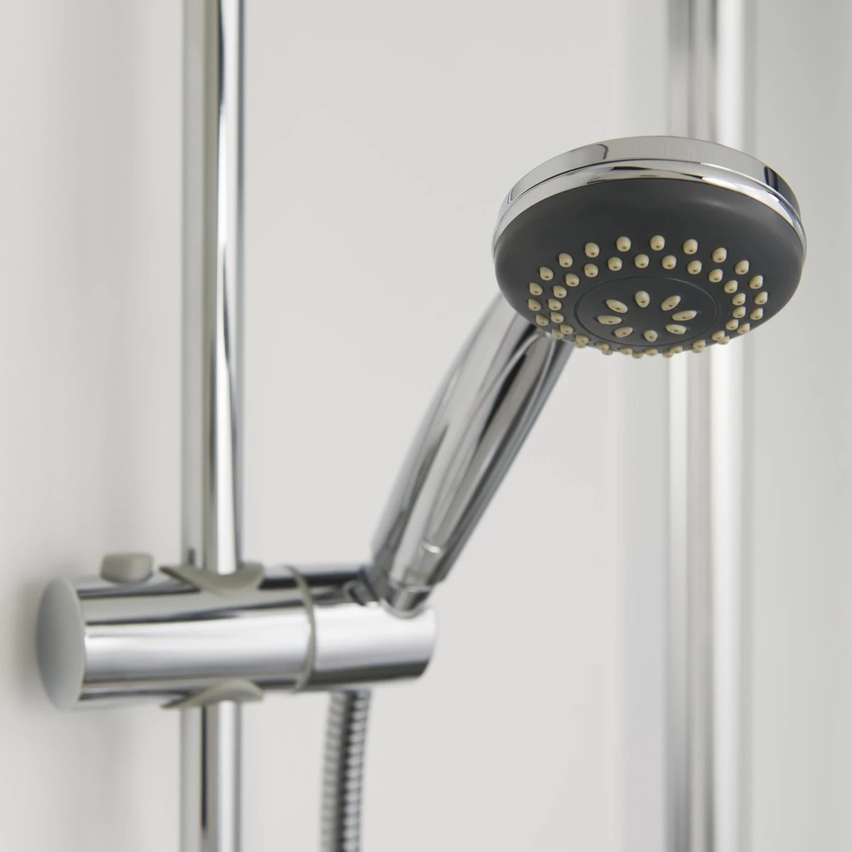 Tiger Valencia Handdouche - Douchekop Ø 8 Cm - Tot 40% Waterbesparend - 3 Standen - Chroom 2 Tiger Valencia Handdouche - Douchekop Ø 8 Cm - Tot 40% Waterbesparend - 3 Standen - Chroom - Afbeelding 2