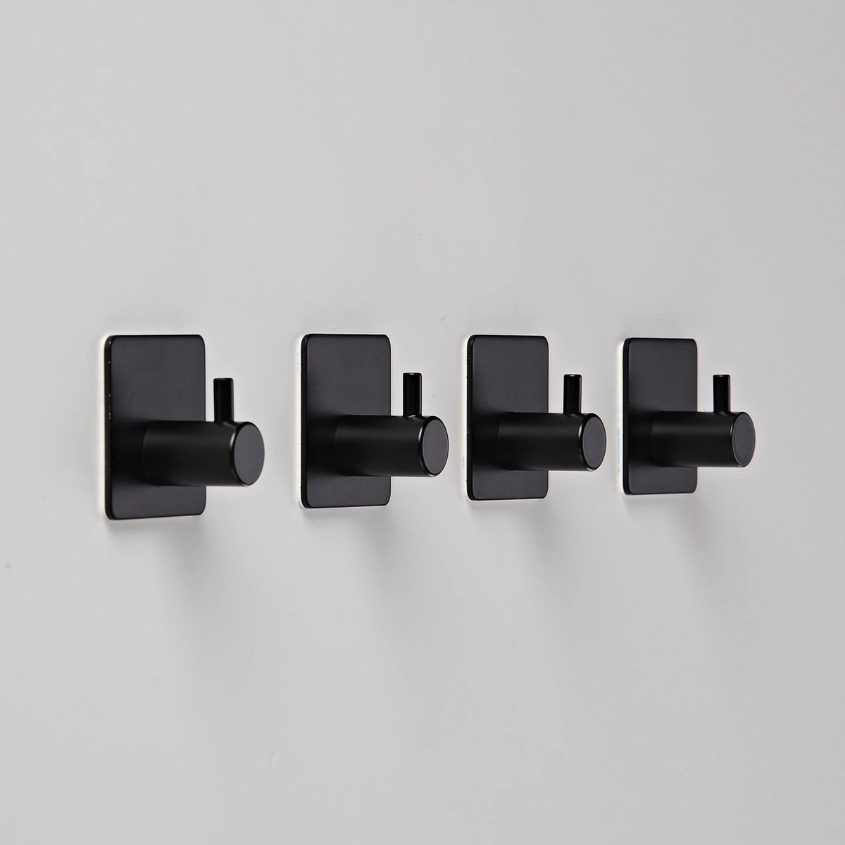 Handdoekhaakjes - Badkamer Zelfklevend – 4 Stuks – RVS - Zwart 1 Handdoekhaakjes - Badkamer Zelfklevend – 4 Stuks – RVS - Zwart