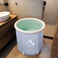 Zitbad Voor Volwassenen - Bath Bucket - Ijsbad - Ice Bath - Inklapbaar Bad - Wim Hof Methode - Opblaasbaarbad - Inclusief Voetpomp - Inclusief Ingebouwd Zitkussen - Grijs 17 Zitbad Voor Volwassenen - Bath Bucket - Ijsbad - Ice Bath - Inklapbaar Bad - Wim Hof Methode - Opblaasbaarbad - Inclusief Voetpomp - Inclusief Ingebouwd Zitkussen - Grijs -Merkloos Verkoop 1200x1200 2709