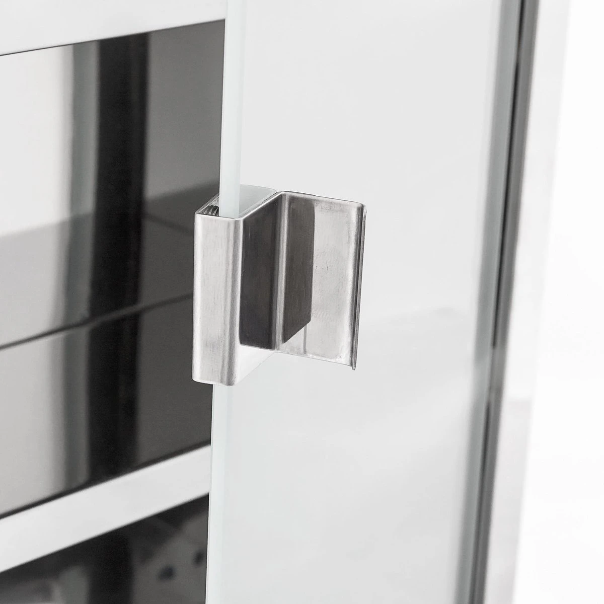 Relaxdays Medicijnkastje Rvs - Met Slot - Afsluitbare Medicijnkast - Hangend - Badkamer 8 Relaxdays Medicijnkastje Rvs - Met Slot - Afsluitbare Medicijnkast - Hangend - Badkamer - Afbeelding 8