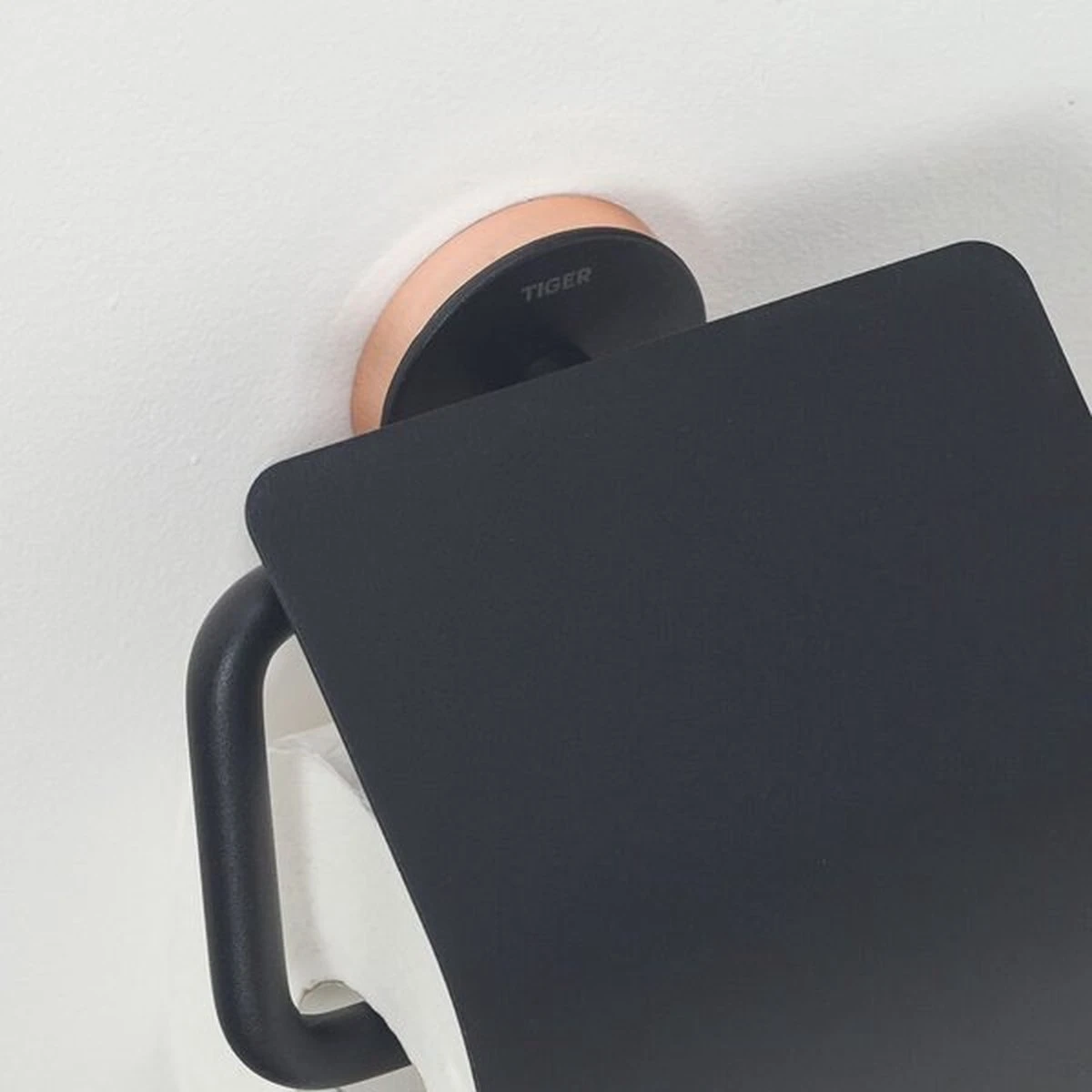 Tiger Urban - Toiletrolhouder Met Klep - Zwart 13 Tiger Urban - Toiletrolhouder Met Klep - Zwart - Afbeelding 13