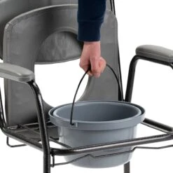 In Hoogte Verstelbare Toiletstoel / Postoel / WC Stoel Met Zachte Zitting. Tot 130 Kg Belastbaar. 9 In Hoogte Verstelbare Toiletstoel / Postoel / WC Stoel Met Zachte Zitting. Tot 130 Kg Belastbaar. -Merkloos Verkoop 1200x1200 3459