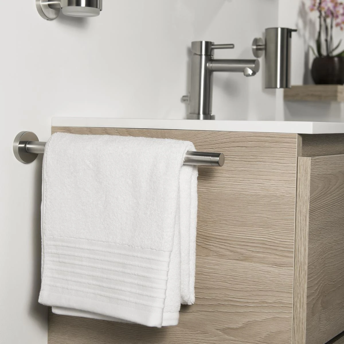 Tiger Boston - Telescopisch Handdoekrek - RVS Geborsteld 4 Tiger Boston - Telescopisch Handdoekrek - RVS Geborsteld - Afbeelding 4