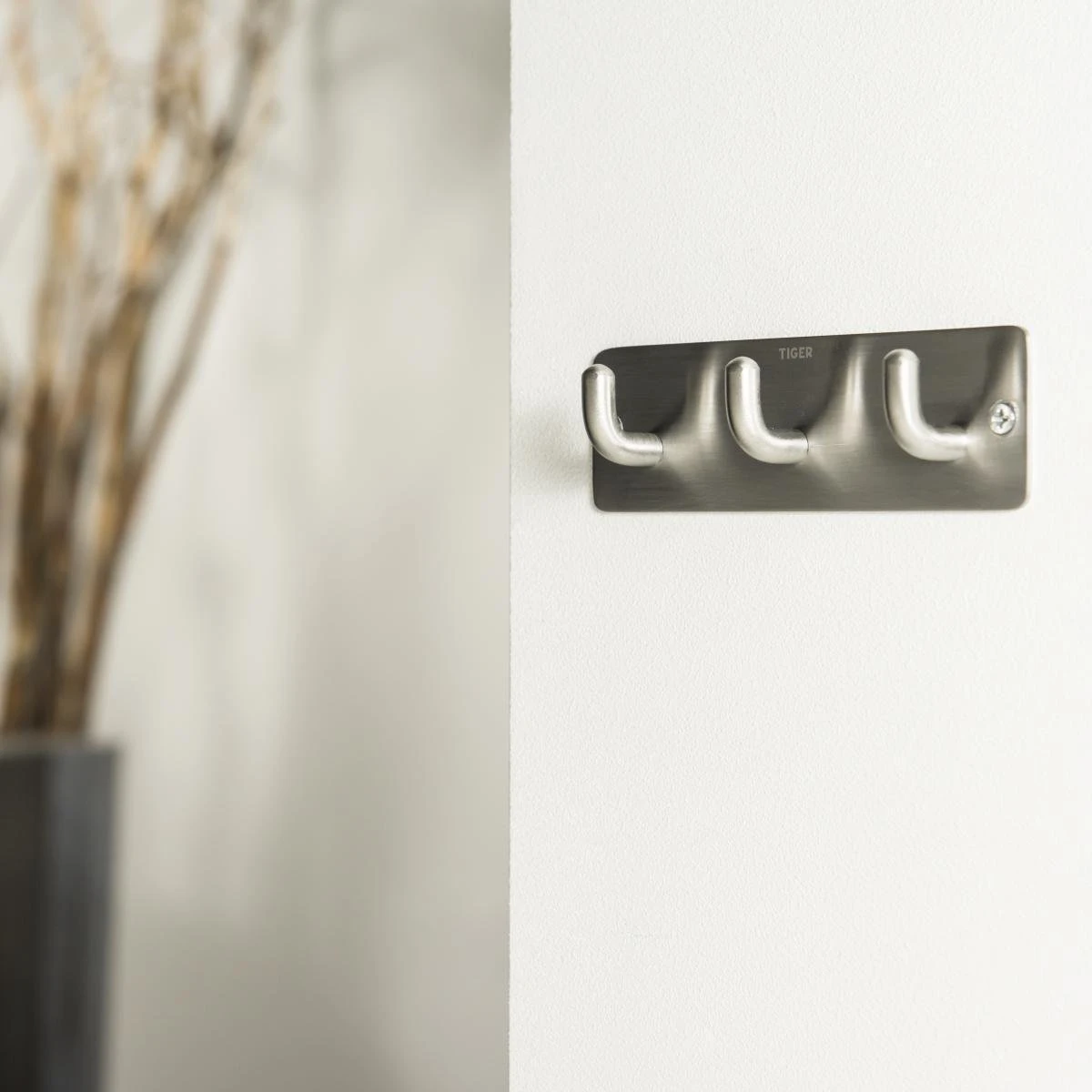 Tiger - Handdoekhaak Rack Pinky - RVS Geborsteld 5 Tiger - Handdoekhaak Rack Pinky - RVS Geborsteld - Afbeelding 5