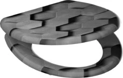 SCHÜTTE WC-Bril 82392 GREY HEXAGONS - Duroplast - Soft Close - Afklikbaar - RVS-Scharnieren - Decor - 3-zijdige Print 10 SCHÜTTE WC-Bril 82392 GREY HEXAGONS - Duroplast - Soft Close - Afklikbaar - RVS-Scharnieren - Decor - 3-zijdige Print -Merkloos Verkoop 1200x767 4