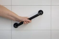 Highport Handgreep Zwart Voor Bad Of Douche - Sterke Metalen Wandgreep -Wandbeugel 30,5 Cm - Zwarte Aluminium Handgreep - Wandgreep Voor Badkamer - Douche - Toilet - Toiletbeugel - Badgreep - Douchegreep - Inclusief Ophangmateriaal -Merkloos Verkoop 1200x800 108