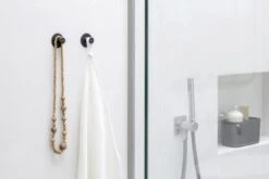 Brabantia ReNew Handdoekhaakjes - 2 Stuks - Dark Grey 14 Brabantia ReNew Handdoekhaakjes - 2 Stuks - Dark Grey -Merkloos Verkoop 1200x800 17