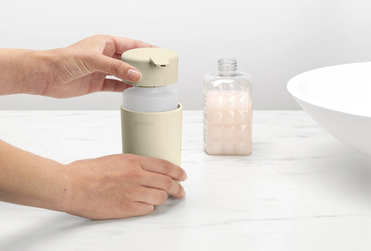 Brabantia ReNew Zeepdispenser - 250 Ml - Soft Beige 3 Brabantia ReNew Zeepdispenser - 250 Ml - Soft Beige - Afbeelding 3