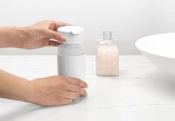 Brabantia ReNew Zeepdispenser - 250 Ml - White 13 Brabantia ReNew Zeepdispenser - 250 Ml - White -Merkloos Verkoop 1200x838 4