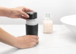 Brabantia ReNew Zeepdispenser - 250 Ml - Dark Grey 14 Brabantia ReNew Zeepdispenser - 250 Ml - Dark Grey -Merkloos Verkoop 1200x848 1