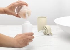 Brabantia ReNew Zeepdispenser - 250 Ml - Soft Beige 9 Brabantia ReNew Zeepdispenser - 250 Ml - Soft Beige -Merkloos Verkoop 1200x854 7
