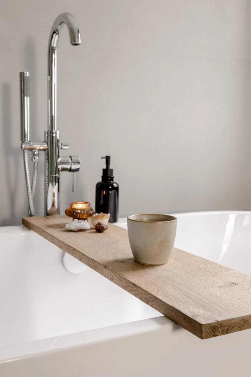 Badplank Eiken 80 Cm – Warm Eikenhout – Badplank Voor In Bad – Handgemaakt – Duurzaam En Sterk Hout – Sfeervol En Warme Uitstraling 1 Badplank Eiken 80 Cm – Warm Eikenhout – Badplank Voor In Bad – Handgemaakt – Duurzaam En Sterk Hout – Sfeervol En Warme Uitstraling