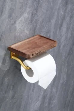 Lopoleis WC Rolhouder – Luxe Toiletrolhouder Walnoothout – Goud – Zelfklevend – WC Rolhouder Zonder Boren – Toiletrolhouder Met Plankje – WC Rolhouder Goud – Badkamer Accessoires 12 Lopoleis WC Rolhouder – Luxe Toiletrolhouder Walnoothout – Goud – Zelfklevend – WC Rolhouder Zonder Boren – Toiletrolhouder Met Plankje – WC Rolhouder Goud – Badkamer Accessoires -Merkloos Verkoop 800x1200 4