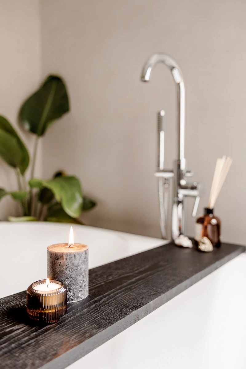 Luxe Badplank Zwart 85 Cm - Badplank Voor In Bad - Eiken Hout - Sterk En Duurzaam Materiaal - Massief Eikenhout - Badrek Zwart 2 Luxe Badplank Zwart 85 Cm - Badplank Voor In Bad - Eiken Hout - Sterk En Duurzaam Materiaal - Massief Eikenhout - Badrek Zwart - Afbeelding 2