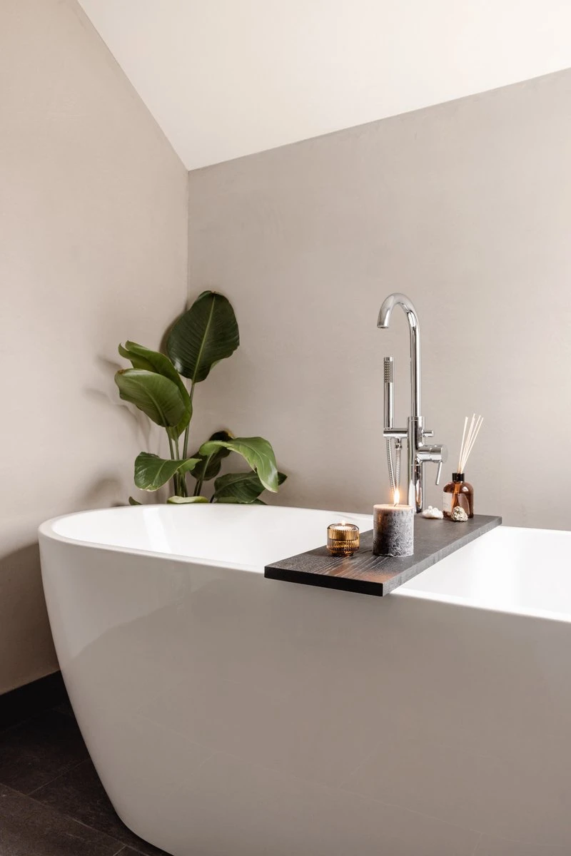 Luxe Badplank Zwart 85 Cm - Badplank Voor In Bad - Eiken Hout - Sterk En Duurzaam Materiaal - Massief Eikenhout - Badrek Zwart 3 Luxe Badplank Zwart 85 Cm - Badplank Voor In Bad - Eiken Hout - Sterk En Duurzaam Materiaal - Massief Eikenhout - Badrek Zwart - Afbeelding 3