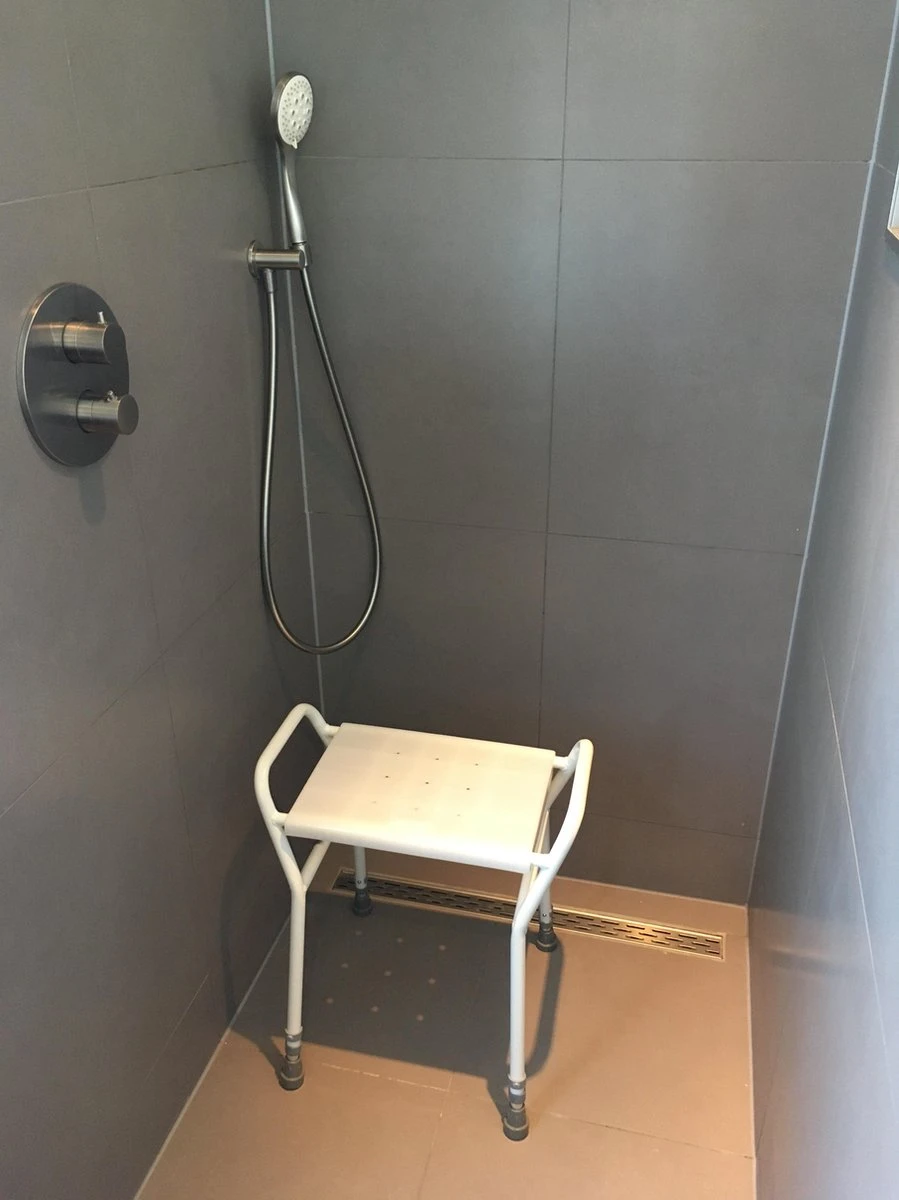 Aidapt Douchekruk In Hoogte Verstelbaar - Max 159kg 2 Aidapt Douchekruk In Hoogte Verstelbaar - Max 159kg - Afbeelding 2