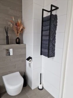 SaniDreams Carbon Handdoekenrek L Zwart - Staal - 90x25x20cm 19 SaniDreams Carbon Handdoekenrek L Zwart - Staal - 90x25x20cm -Merkloos Verkoop 900x1200 2