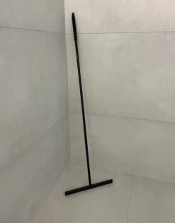 Vloerwisser - RVS - Vloertrekker Met Steel - Badkamer - Douchewisser Zwart - Douchetrekker 17 Vloerwisser - RVS - Vloertrekker Met Steel - Badkamer - Douchewisser Zwart - Douchetrekker -Merkloos Verkoop 938x1200
