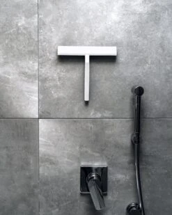 Douchewisser Wit Met Magneetstrip - Badkamer Accessoires - Raamwisser - Trekker Douche - Silicone - 21cm X 20cm 13 Douchewisser Wit Met Magneetstrip - Badkamer Accessoires - Raamwisser - Trekker Douche - Silicone - 21cm X 20cm -Merkloos Verkoop 960x1200 4