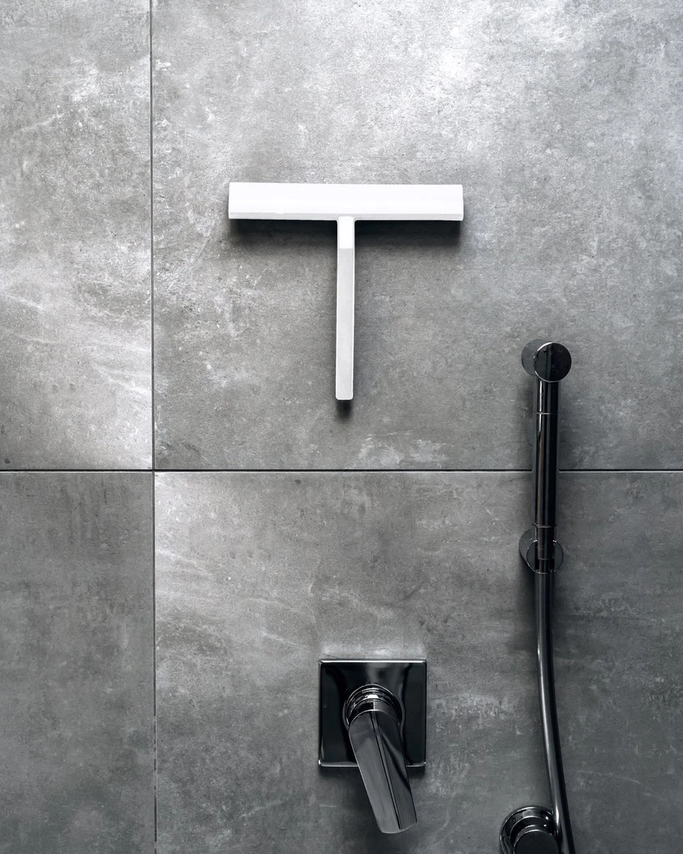 Douchewisser Wit Met Magneetstrip - Badkamer Accessoires - Raamwisser - Trekker Douche - Silicone - 21cm X 20cm 5 Douchewisser Wit Met Magneetstrip - Badkamer Accessoires - Raamwisser - Trekker Douche - Silicone - 21cm X 20cm - Afbeelding 5