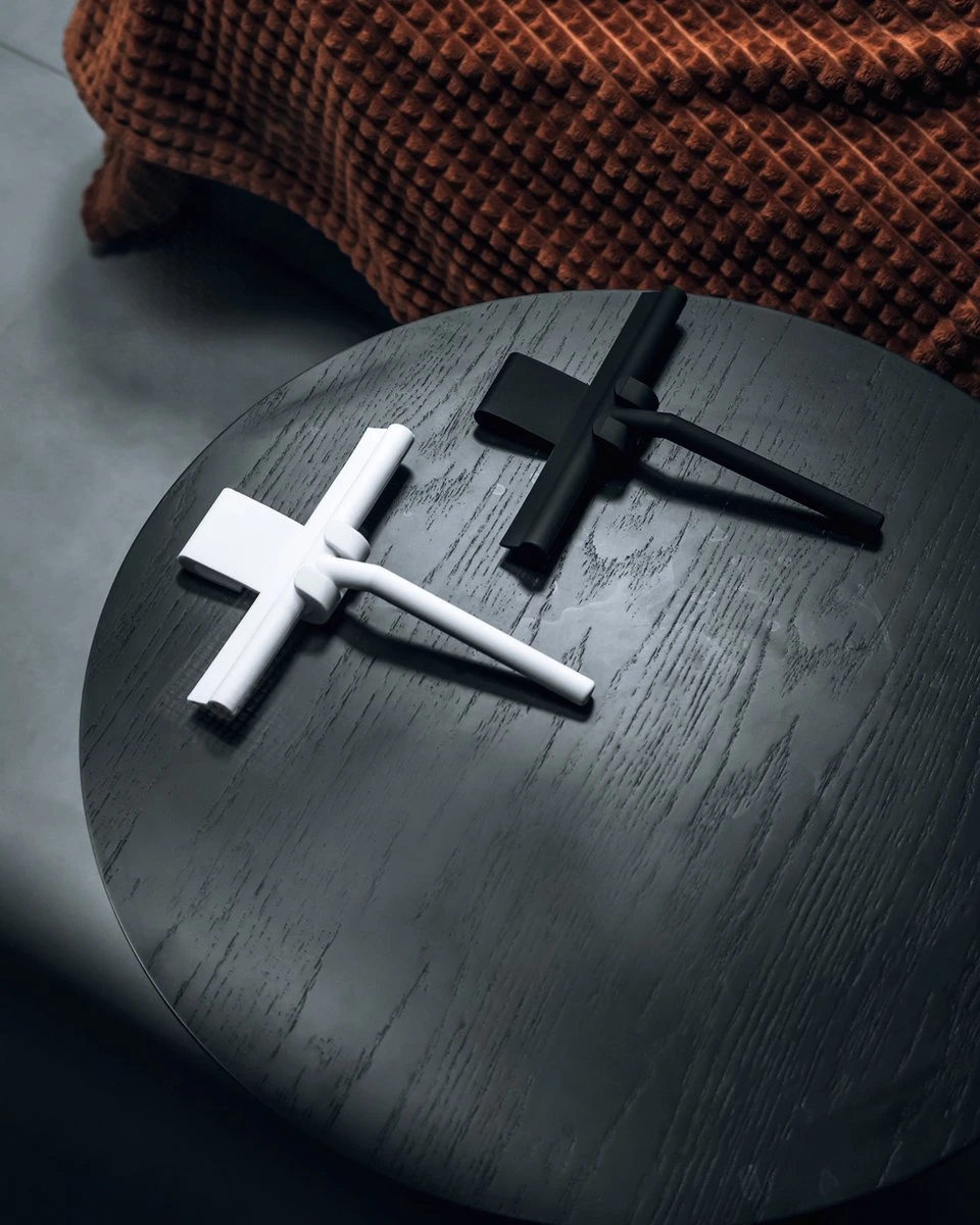 Douchewisser Zwart Met Ophangsysteem- Badkamer Accessoires- Raamwisser- Trekker Douche- Silicone- 21cm X 16cm 11 Douchewisser Zwart Met Ophangsysteem- Badkamer Accessoires- Raamwisser- Trekker Douche- Silicone- 21cm X 16cm - Afbeelding 11